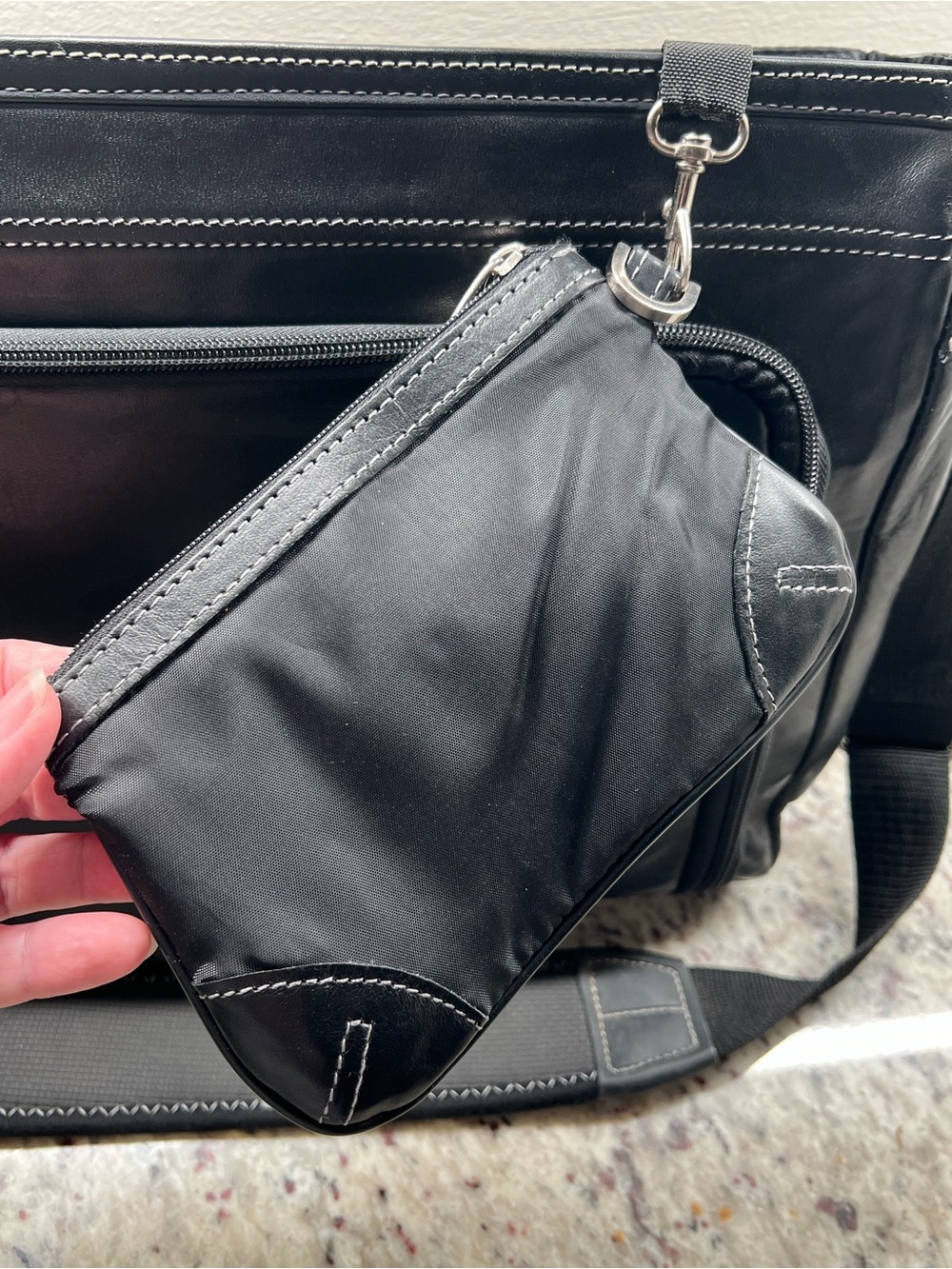 Kenneth Cole Reaction Black Leather Messenger Bag - Picture 3 of 5